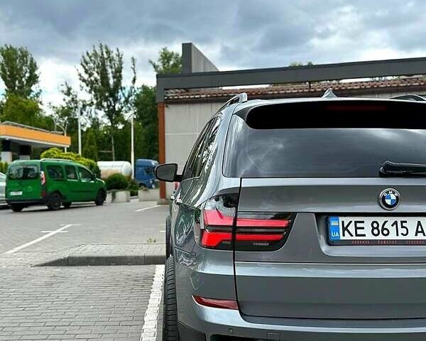 Сірий БМВ Х5, об'ємом двигуна 3 л та пробігом 300 тис. км за 16000 $, фото 1 на Automoto.ua