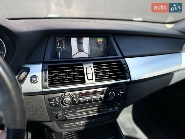 Серый БМВ Х5, объемом двигателя 3 л и пробегом 253 тыс. км за 15700 $, фото 41 на Automoto.ua