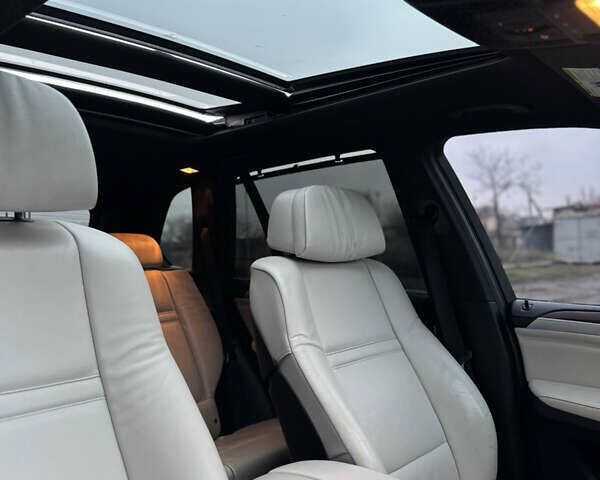 Сірий БМВ Х5, об'ємом двигуна 2.98 л та пробігом 229 тис. км за 12900 $, фото 28 на Automoto.ua