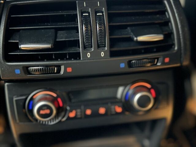 Сірий БМВ Х5, об'ємом двигуна 3 л та пробігом 229 тис. км за 12900 $, фото 14 на Automoto.ua