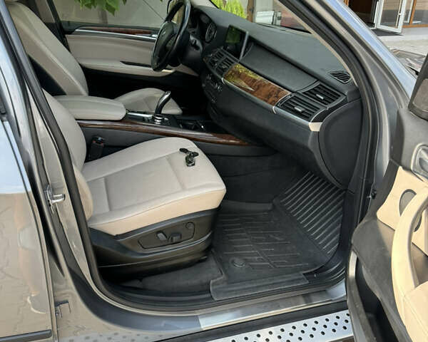 Серый БМВ Х5, объемом двигателя 2.98 л и пробегом 249 тыс. км за 14500 $, фото 15 на Automoto.ua