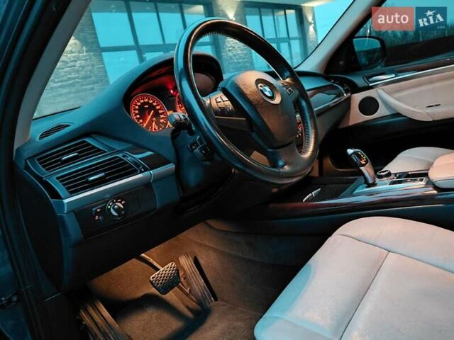 Серый БМВ Х5, объемом двигателя 3 л и пробегом 250 тыс. км за 15700 $, фото 10 на Automoto.ua