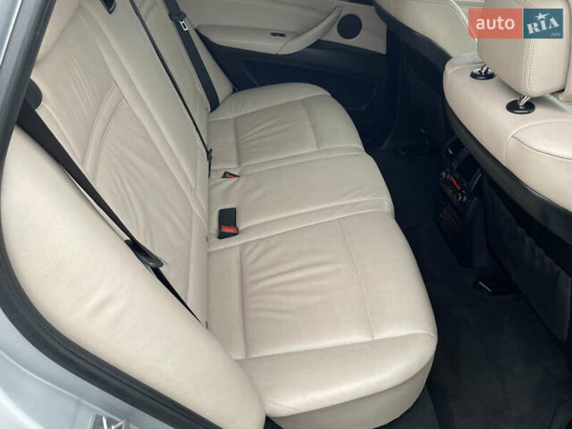 Сірий БМВ Х5, об'ємом двигуна 3 л та пробігом 285 тис. км за 15600 $, фото 40 на Automoto.ua