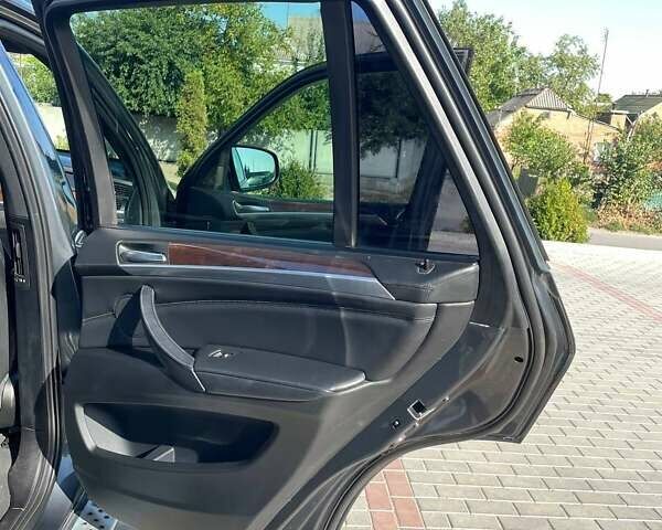Серый БМВ Х5, объемом двигателя 3 л и пробегом 285 тыс. км за 17000 $, фото 37 на Automoto.ua