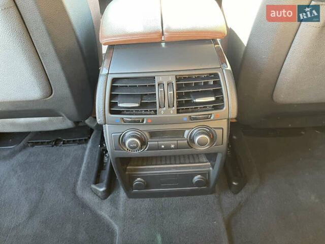 Серый БМВ Х5, объемом двигателя 3 л и пробегом 328 тыс. км за 16999 $, фото 29 на Automoto.ua