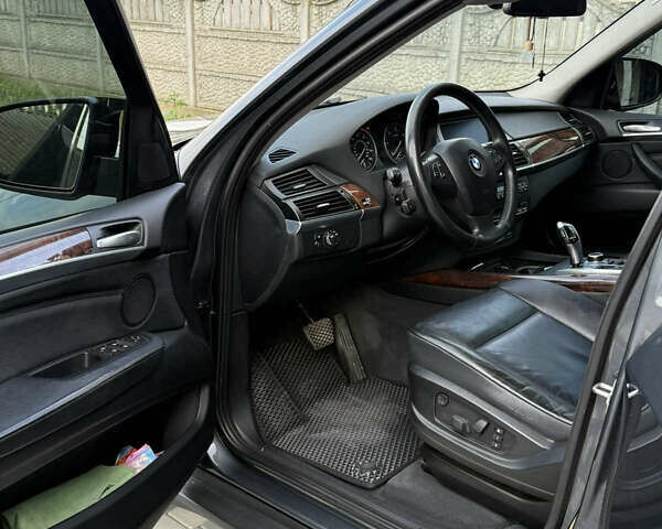 Серый БМВ Х5, объемом двигателя 2.99 л и пробегом 321 тыс. км за 18500 $, фото 1 на Automoto.ua