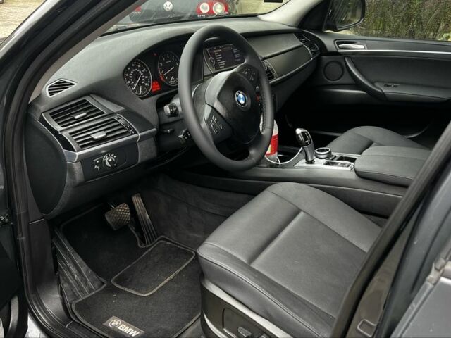 Серый БМВ Х5, объемом двигателя 3 л и пробегом 239 тыс. км за 13200 $, фото 5 на Automoto.ua