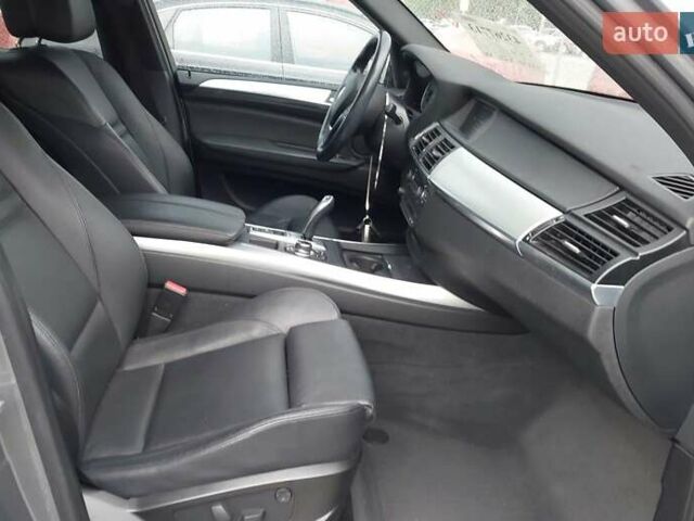 Серый БМВ Х5, объемом двигателя 3.01 л и пробегом 192 тыс. км за 10000 $, фото 8 на Automoto.ua