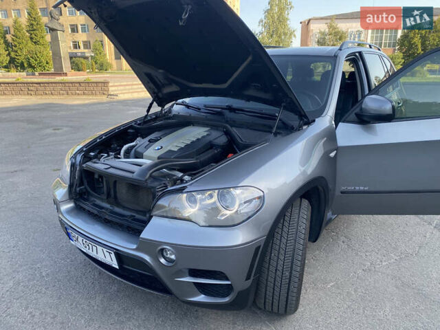 Серый БМВ Х5, объемом двигателя 3 л и пробегом 207 тыс. км за 17300 $, фото 1 на Automoto.ua