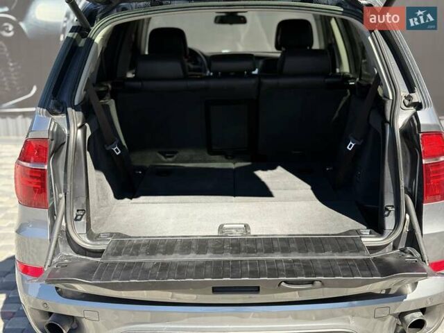 Серый БМВ Х5, объемом двигателя 3 л и пробегом 253 тыс. км за 15800 $, фото 60 на Automoto.ua
