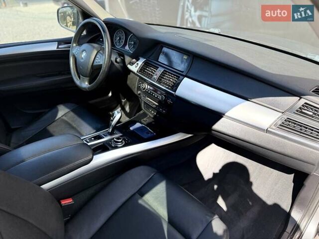 Серый БМВ Х5, объемом двигателя 3 л и пробегом 253 тыс. км за 15700 $, фото 51 на Automoto.ua