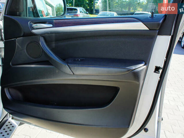 Серый БМВ Х5, объемом двигателя 3 л и пробегом 258 тыс. км за 12950 $, фото 41 на Automoto.ua