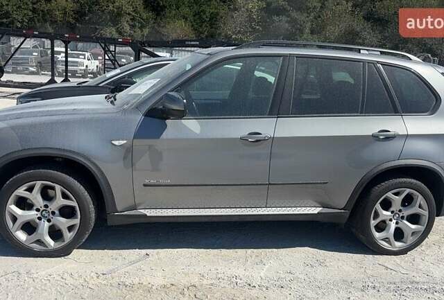 Серый БМВ Х5, объемом двигателя 3.01 л и пробегом 192 тыс. км за 10000 $, фото 1 на Automoto.ua