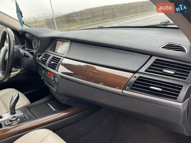 Сірий БМВ Х5, об'ємом двигуна 3 л та пробігом 285 тис. км за 15600 $, фото 45 на Automoto.ua