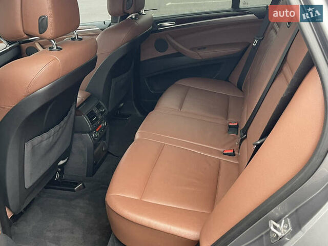 Серый БМВ Х5, объемом двигателя 3 л и пробегом 328 тыс. км за 16950 $, фото 36 на Automoto.ua