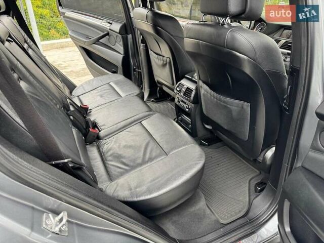 Серый БМВ Х5, объемом двигателя 3 л и пробегом 190 тыс. км за 16900 $, фото 21 на Automoto.ua