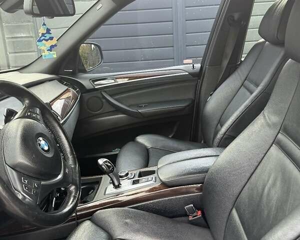 Серый БМВ Х5, объемом двигателя 3 л и пробегом 320 тыс. км за 16500 $, фото 6 на Automoto.ua