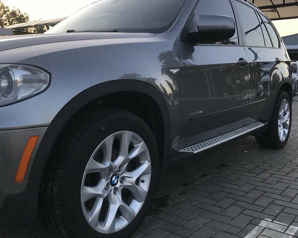 Серый БМВ Х5, объемом двигателя 2.98 л и пробегом 238 тыс. км за 13700 $, фото 7 на Automoto.ua