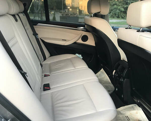 Серый БМВ Х5, объемом двигателя 2.98 л и пробегом 238 тыс. км за 13700 $, фото 4 на Automoto.ua