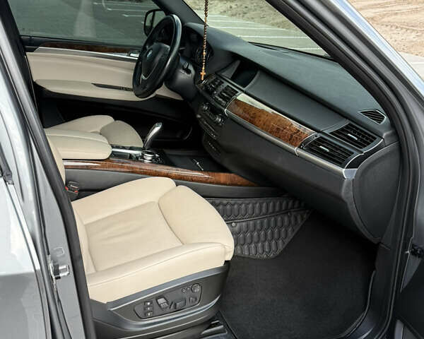Сірий БМВ Х5, об'ємом двигуна 2.99 л та пробігом 220 тис. км за 20500 $, фото 1 на Automoto.ua
