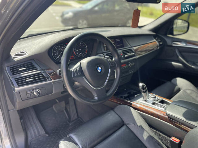 Серый БМВ Х5, объемом двигателя 3 л и пробегом 160 тыс. км за 22000 $, фото 10 на Automoto.ua