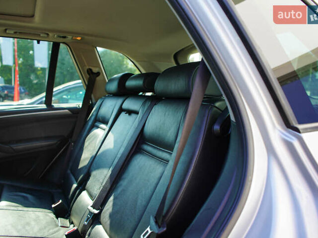 Сірий БМВ Х5, об'ємом двигуна 3 л та пробігом 258 тис. км за 11400 $, фото 44 на Automoto.ua