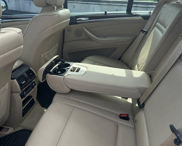 Серый БМВ Х5, объемом двигателя 3 л и пробегом 220 тыс. км за 16500 $, фото 29 на Automoto.ua