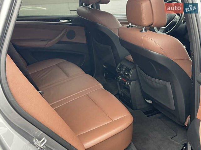 Серый БМВ Х5, объемом двигателя 3 л и пробегом 328 тыс. км за 16950 $, фото 42 на Automoto.ua