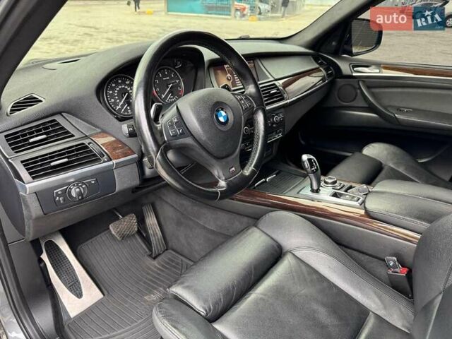 Серый БМВ Х5, объемом двигателя 3 л и пробегом 190 тыс. км за 16900 $, фото 13 на Automoto.ua