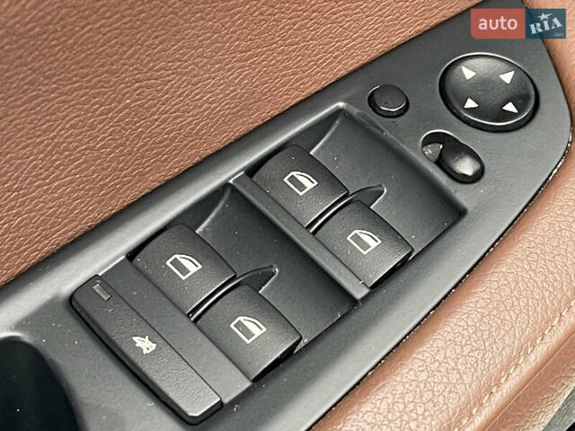 Серый БМВ Х5, объемом двигателя 3 л и пробегом 328 тыс. км за 16950 $, фото 19 на Automoto.ua