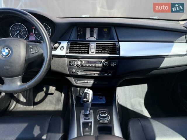Серый БМВ Х5, объемом двигателя 3 л и пробегом 253 тыс. км за 15700 $, фото 48 на Automoto.ua