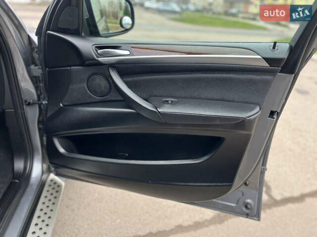 Серый БМВ Х5, объемом двигателя 3 л и пробегом 242 тыс. км за 18450 $, фото 21 на Automoto.ua