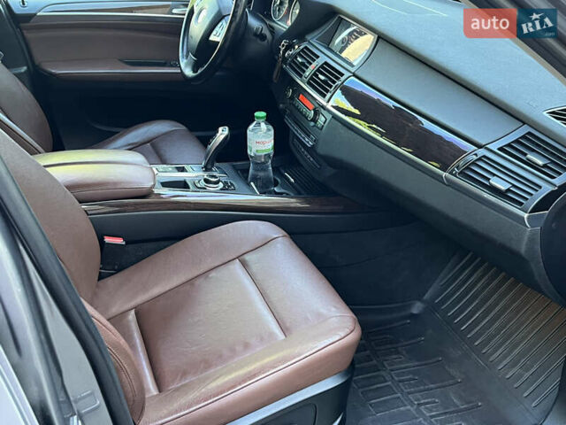 Серый БМВ Х5, объемом двигателя 3 л и пробегом 241 тыс. км за 16300 $, фото 13 на Automoto.ua