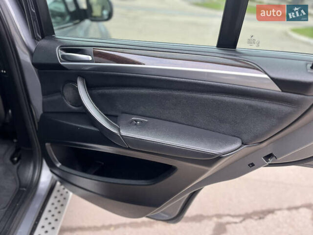 Серый БМВ Х5, объемом двигателя 3 л и пробегом 242 тыс. км за 18450 $, фото 22 на Automoto.ua