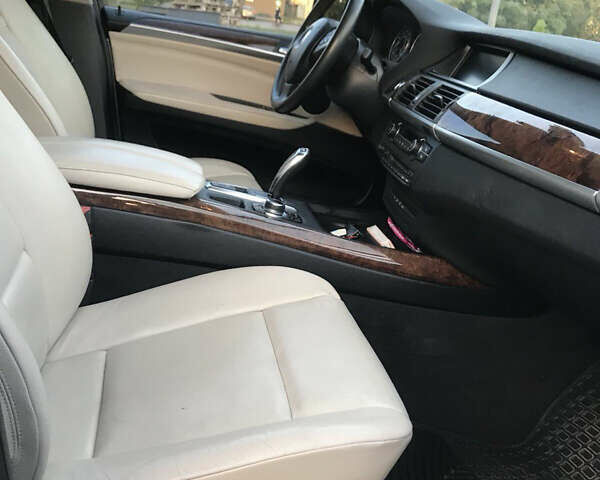 Серый БМВ Х5, объемом двигателя 2.98 л и пробегом 238 тыс. км за 13700 $, фото 3 на Automoto.ua