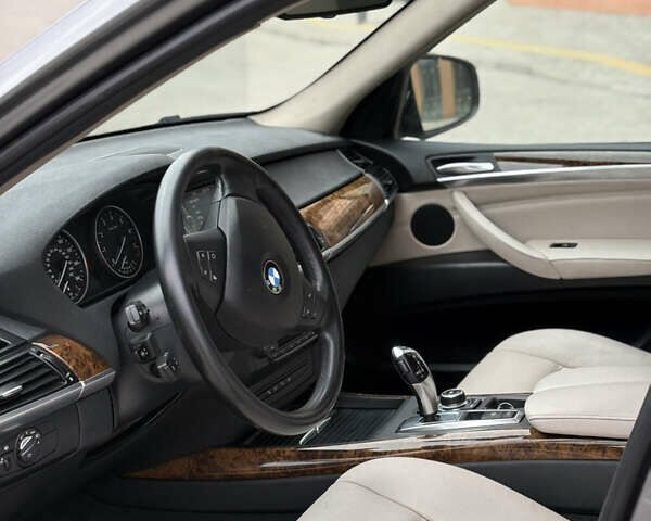 Серый БМВ Х5, объемом двигателя 2.98 л и пробегом 154 тыс. км за 13300 $, фото 7 на Automoto.ua