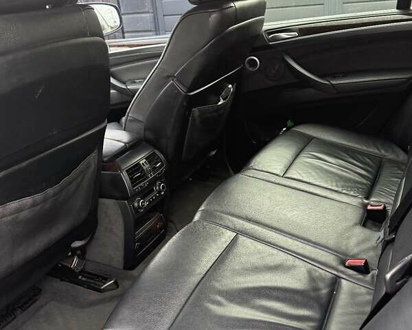 Серый БМВ Х5, объемом двигателя 3 л и пробегом 320 тыс. км за 16500 $, фото 5 на Automoto.ua