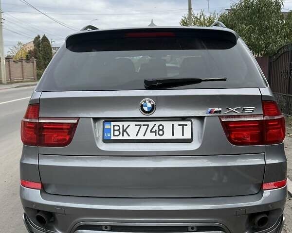 Серый БМВ Х5, объемом двигателя 3 л и пробегом 320 тыс. км за 16500 $, фото 2 на Automoto.ua