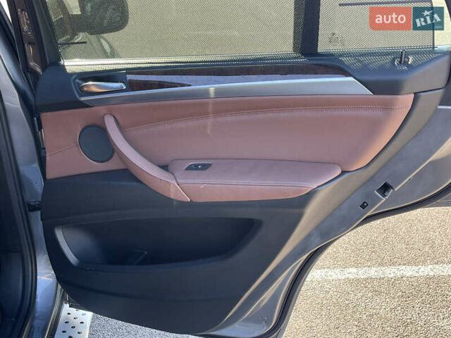 Серый БМВ Х5, объемом двигателя 3 л и пробегом 328 тыс. км за 16999 $, фото 36 на Automoto.ua