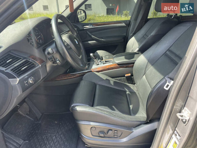 Серый БМВ Х5, объемом двигателя 3 л и пробегом 160 тыс. км за 22000 $, фото 9 на Automoto.ua