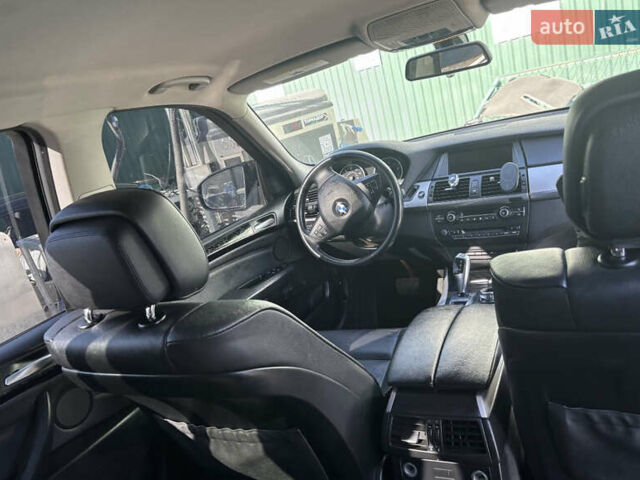 Серый БМВ Х5, объемом двигателя 2.98 л и пробегом 275 тыс. км за 13000 $, фото 5 на Automoto.ua