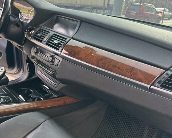 Серый БМВ Х5, объемом двигателя 2.98 л и пробегом 300 тыс. км за 13500 $, фото 16 на Automoto.ua