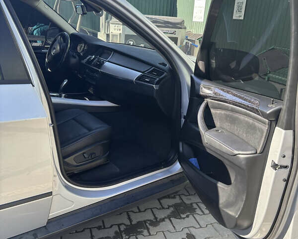 Серый БМВ Х5, объемом двигателя 2.98 л и пробегом 275 тыс. км за 13000 $, фото 3 на Automoto.ua