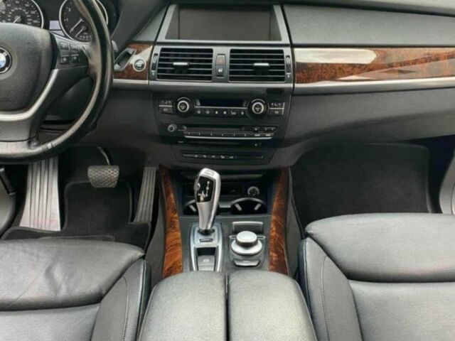 Серый БМВ Х5, объемом двигателя 3 л и пробегом 270 тыс. км за 4000 $, фото 4 на Automoto.ua