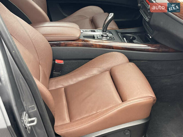 Серый БМВ Х5, объемом двигателя 3 л и пробегом 328 тыс. км за 16950 $, фото 46 на Automoto.ua