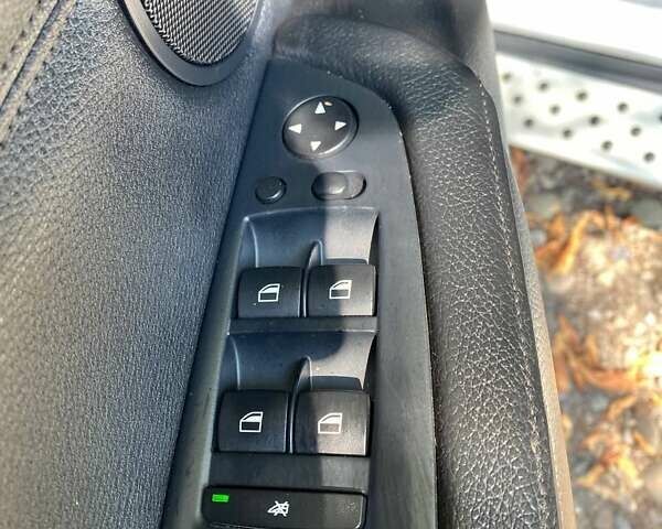 Сірий БМВ Х5, об'ємом двигуна 3 л та пробігом 242 тис. км за 18600 $, фото 42 на Automoto.ua