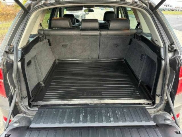 Серый БМВ Х5, объемом двигателя 3 л и пробегом 134 тыс. км за 8700 $, фото 12 на Automoto.ua