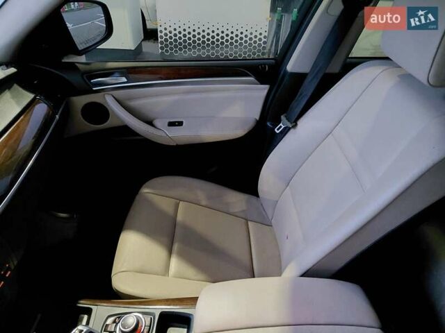 Серый БМВ Х5, объемом двигателя 3 л и пробегом 250 тыс. км за 15700 $, фото 71 на Automoto.ua