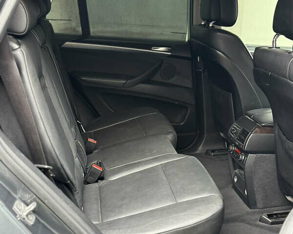 Серый БМВ Х5, объемом двигателя 3 л и пробегом 228 тыс. км за 16700 $, фото 10 на Automoto.ua