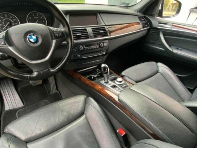 Серый БМВ Х5, объемом двигателя 3 л и пробегом 270 тыс. км за 4000 $, фото 5 на Automoto.ua